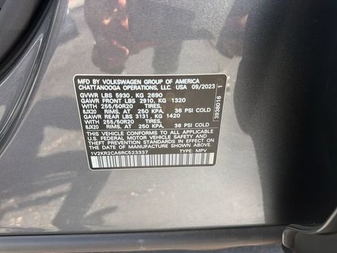 Used 2024 Volkswagen Atlas SE AWD/4WD image 32