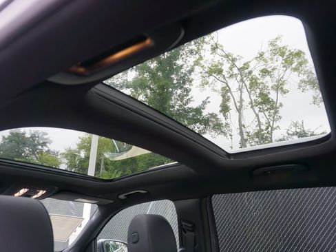 New 2025 Mercedes-Benz GLB 250 4MATIC image 16