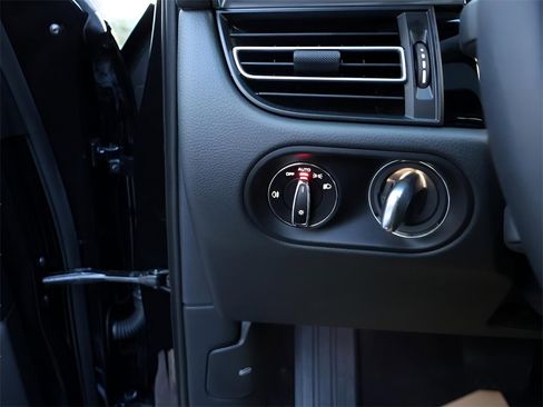 Used 2025 Porsche Macan S image 33