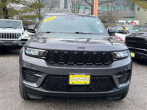 Certified 2023 Jeep Grand Cherokee Altitude image 2