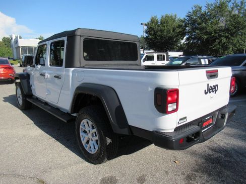 Used 2023 Jeep Gladiator Sport AWD/4WD image 5