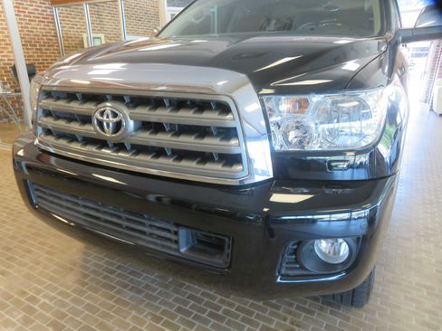 Used 2017 Toyota Sequoia Platinum RWD image 79