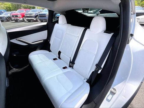 Used 2022 Tesla Model Y Long Range AWD/4WD image 6