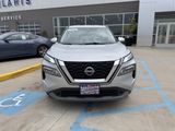 Used 2023 Nissan Rogue SV image 2