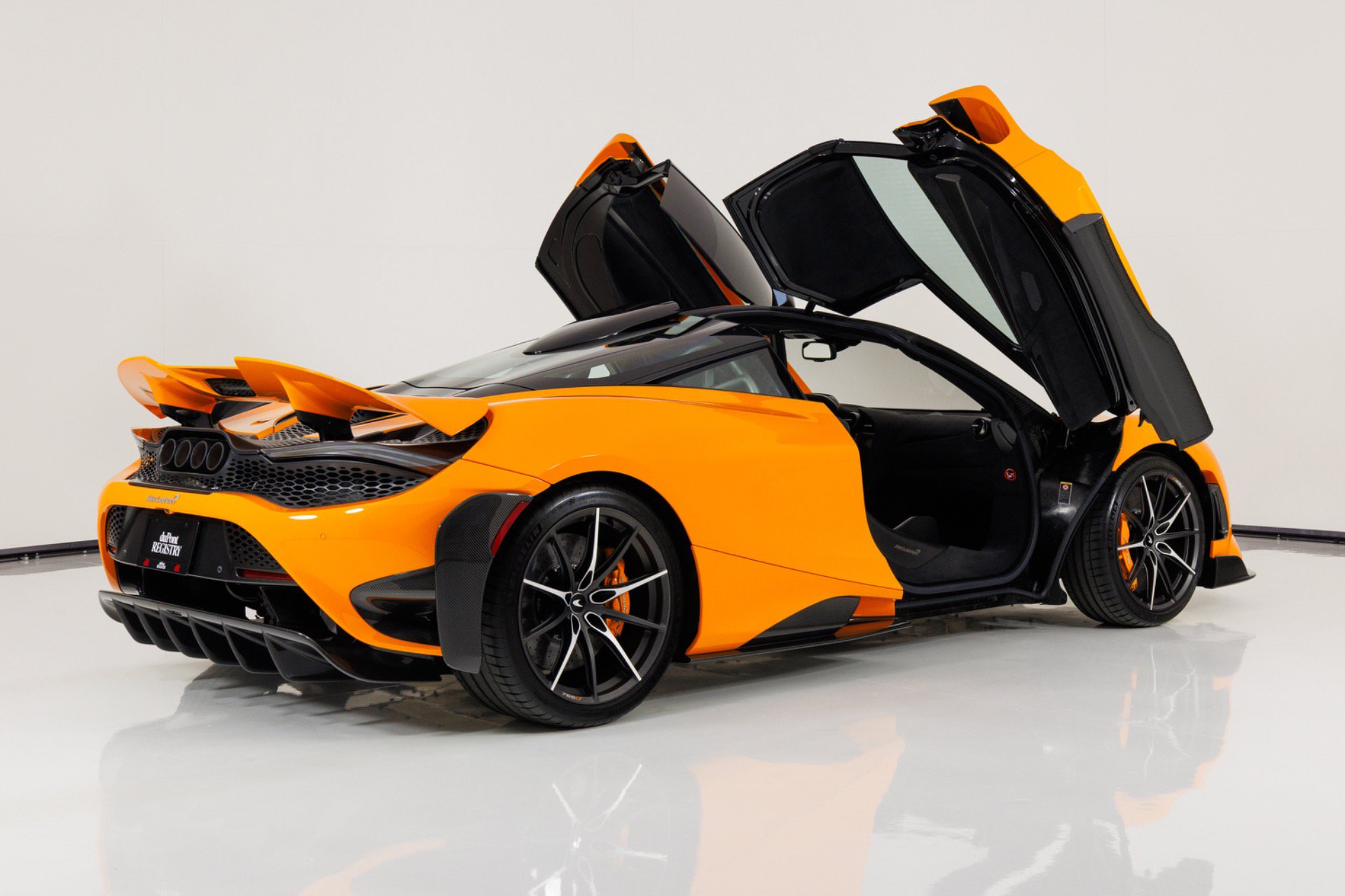 Used 2021 McLaren 765LT RWD image 4
