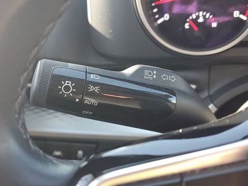 Used 2022 Kia Carnival LX image 34