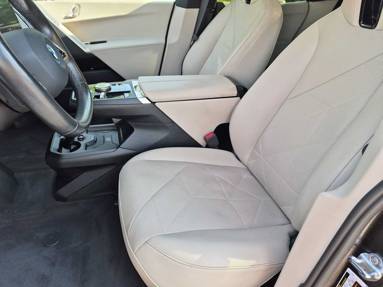 Used 2024 BMW iX xDrive50 w/ Sport Package AWD/4WD image 8