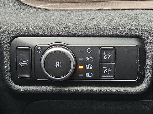 Used 2023 Ford Explorer Limited image 21