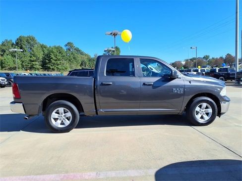 Used 2022 RAM 1500 Classic SLT image 2