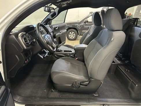 Used 2016 Toyota Tacoma TRD Off-Road w/ Towing Package image 18