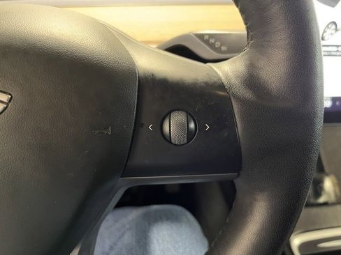 Used 2021 Tesla Model Y Long Range image 22