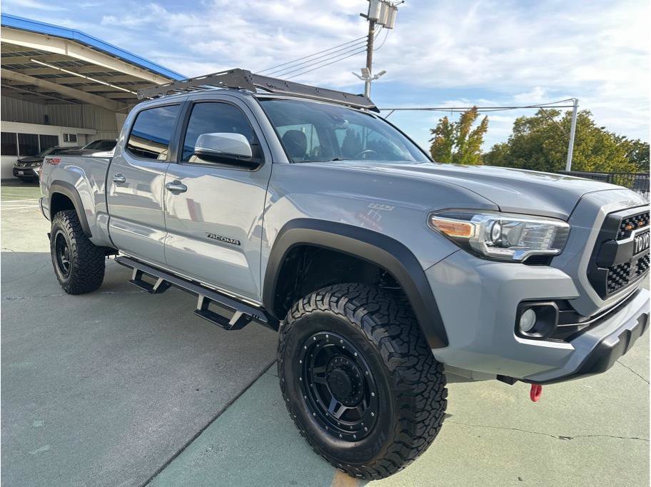 Used 2020 Toyota Tacoma TRD Off-Road w/ Technology Package AWD/4WD image 6