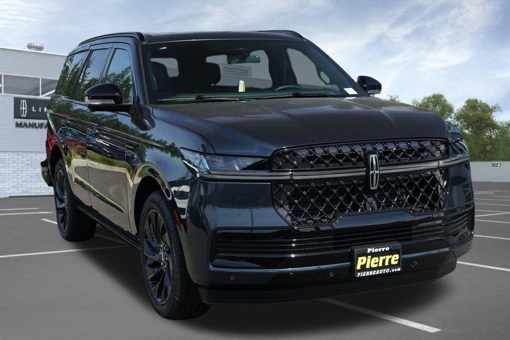 New 2026 Lincoln Navigator Reserve w/ Jet Appearance Package AWD/4WD image 2