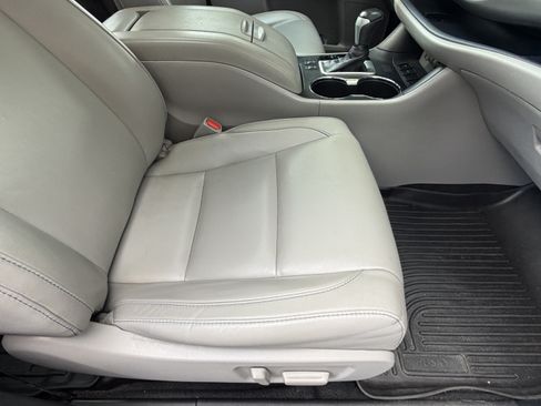 Used 2018 Toyota Highlander XLE FWD image 46
