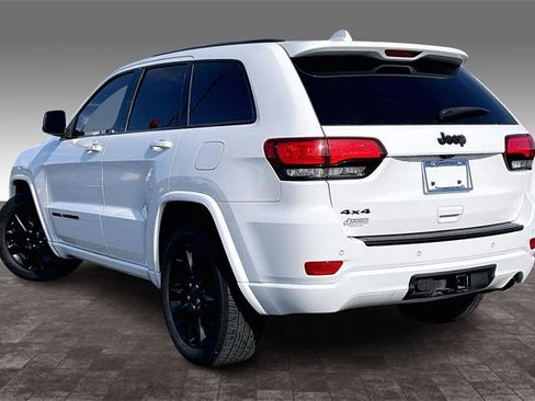 Used 2017 Jeep Grand Cherokee Altitude image 12