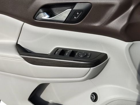 Used 2018 GMC Acadia SLT image 13