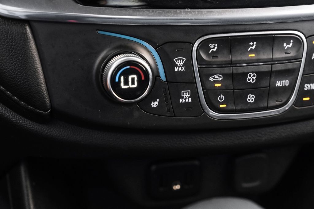 Used 2022 Chevrolet Traverse LT FWD image 19