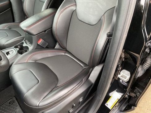 Certified 2022 Jeep Cherokee Trailhawk image 18