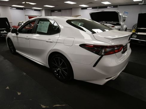 Used 2023 Toyota Camry SE AWD/4WD image 6