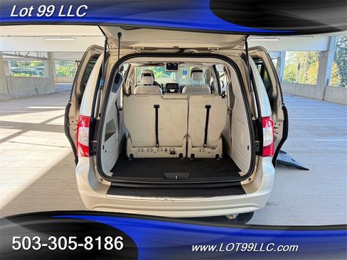 Used 2013 Chrysler Town & Country Touring FWD image 25