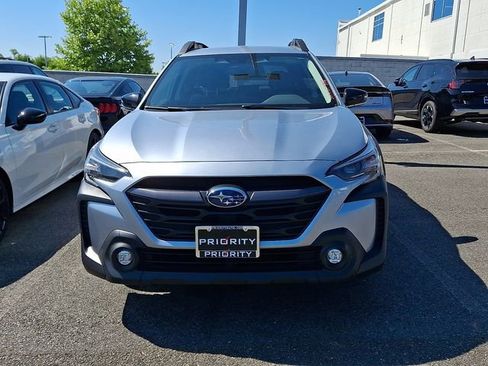 Used 2024 Subaru Outback Premium AWD/4WD image 3