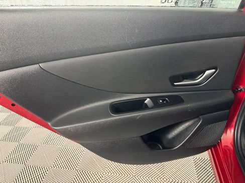 Used 2025 Hyundai Elantra SEL image 23