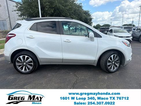Used 2017 Buick Encore Essence FWD image 2