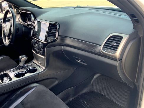 Used 2021 Jeep Grand Cherokee Laredo X image 18