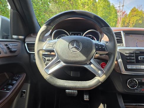 Used 2013 Mercedes-Benz ML 63 AMG 4MATIC image 21