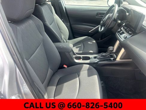 Used 2025 Toyota Corolla Cross LE FWD image 7