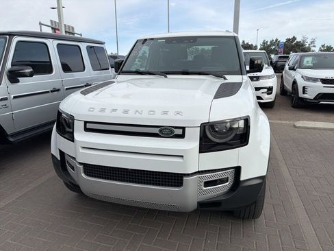 Used 2023 Land Rover Defender 90 SE image 11