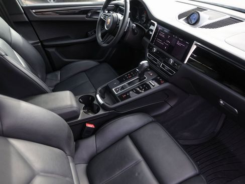 Used 2025 Porsche Macan image 30