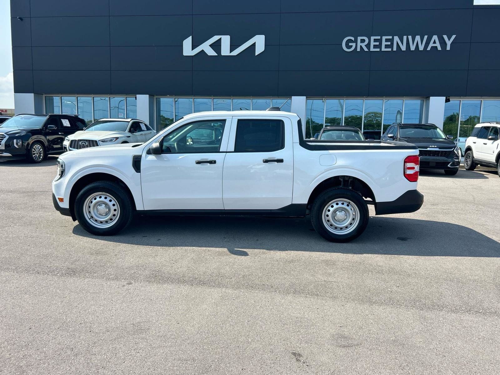 Used 2025 Ford Maverick XL FWD image 6