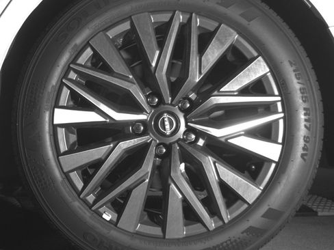 Used 2025 Nissan Altima 2.5 SV FWD image 14