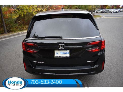 New 2026 Honda Odyssey Touring image 9