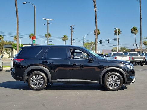Used 2025 Nissan Pathfinder S FWD image 33