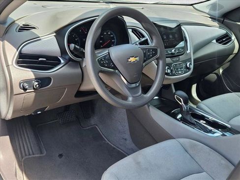 Used 2025 Chevrolet Malibu LT FWD image 9