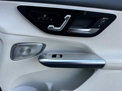 New 2025 Mercedes-Benz GLC 350e 4MATIC image 18