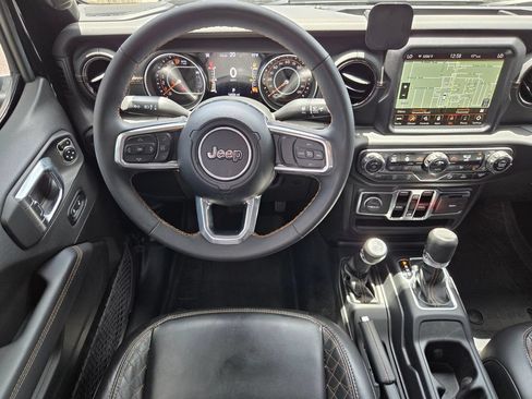 Used 2023 Jeep Gladiator Overland AWD/4WD image 15