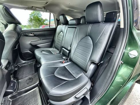 Used 2024 Toyota Highlander XLE AWD/4WD image 26