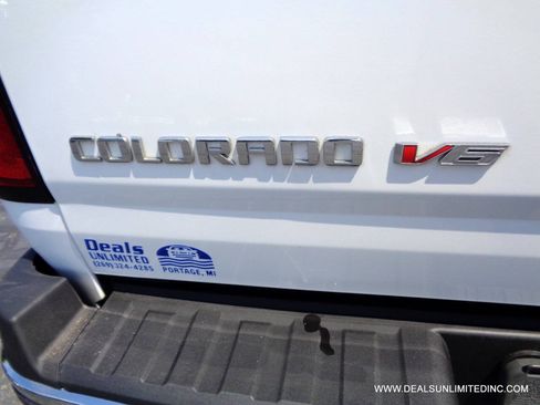 Used 2017 Chevrolet Colorado W/T w/ WT Convenience Package AWD/4WD image 5
