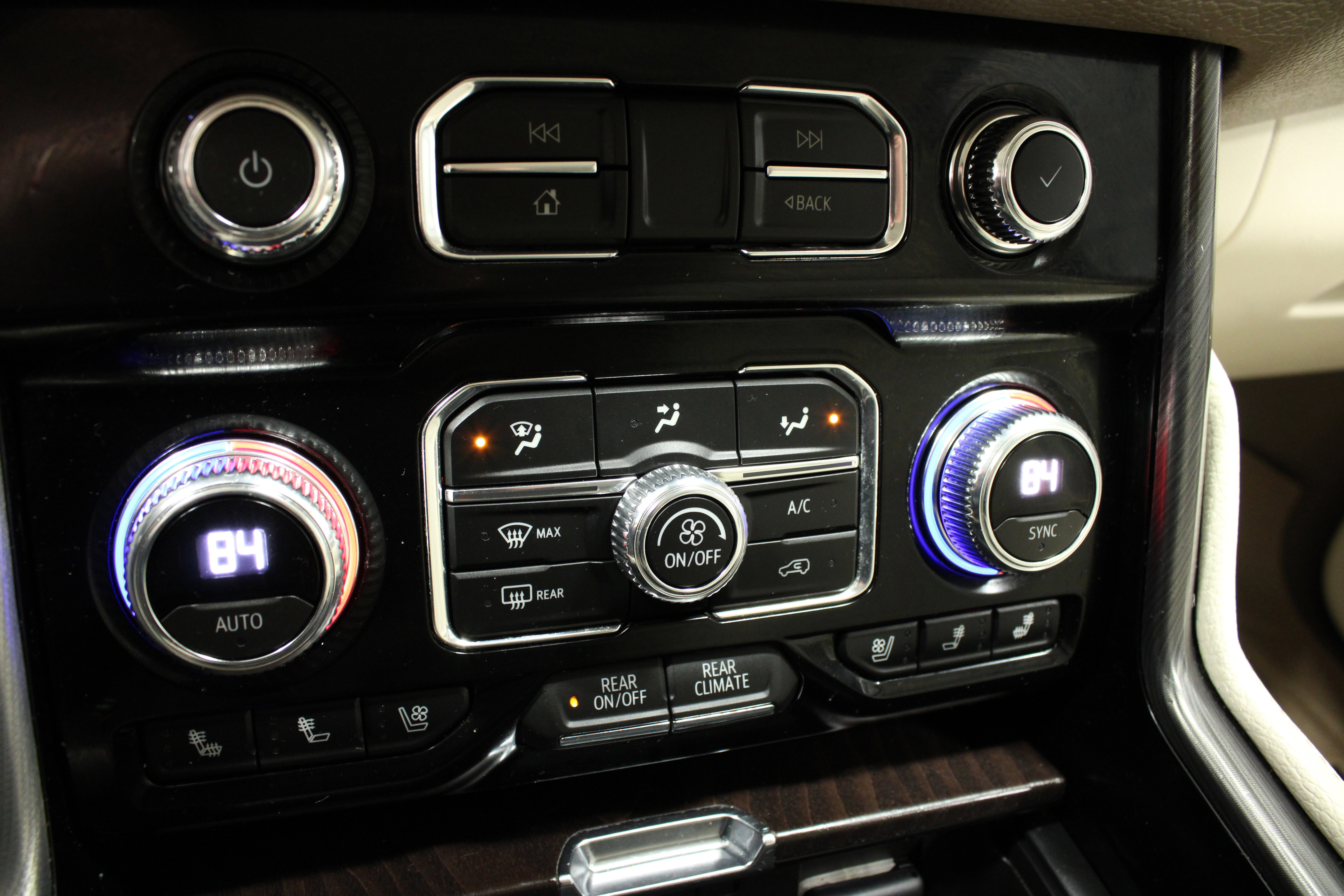 Used 2023 GMC Yukon XL Denali AWD/4WD image 39