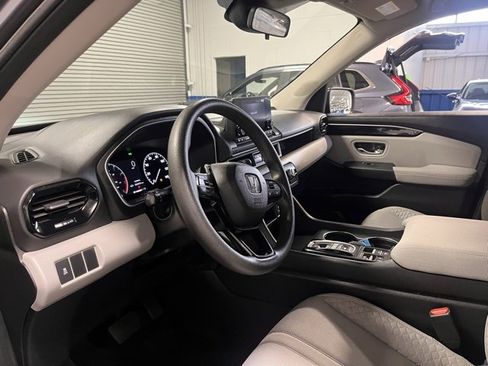 Used 2023 Honda Pilot LX image 23