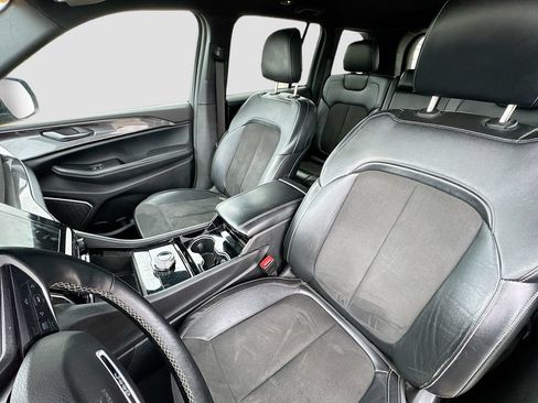 Used 2022 Jeep Grand Cherokee Altitude AWD/4WD image 25