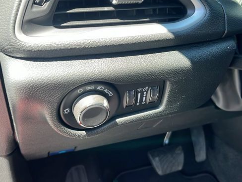 New 2027 Chrysler Pacifica Select AWD/4WD image 11