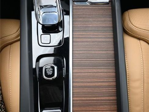 Used 2023 Volvo XC60 B5 Ultimate w/ Protection Package Premier image 10