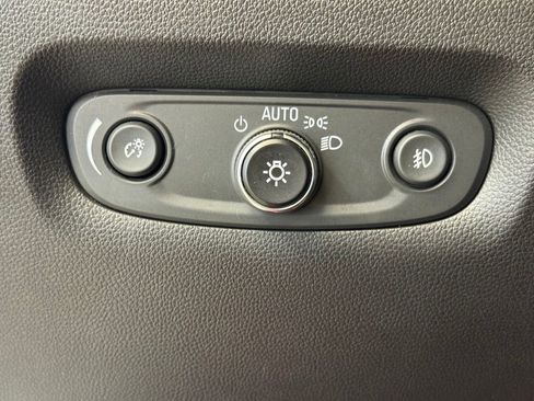 Used 2021 Chevrolet Traverse LT FWD image 30