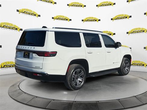 Used 2024 Jeep Wagoneer Series II w/ Flexible Seating Group image 5