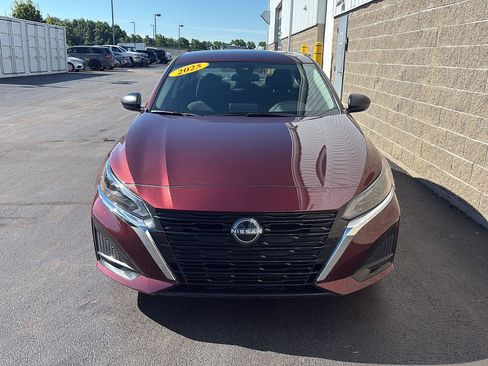 Used 2025 Nissan Altima 2.5 SV FWD image 39