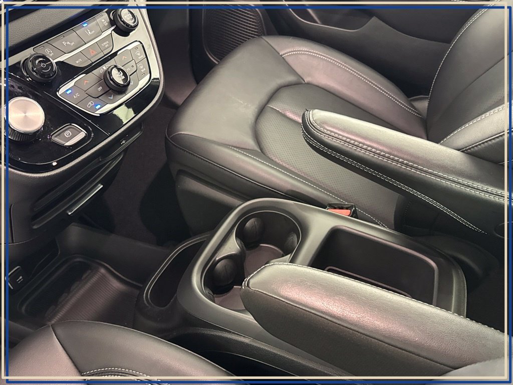 Used 2026 Chrysler Pacifica Select FWD image 27